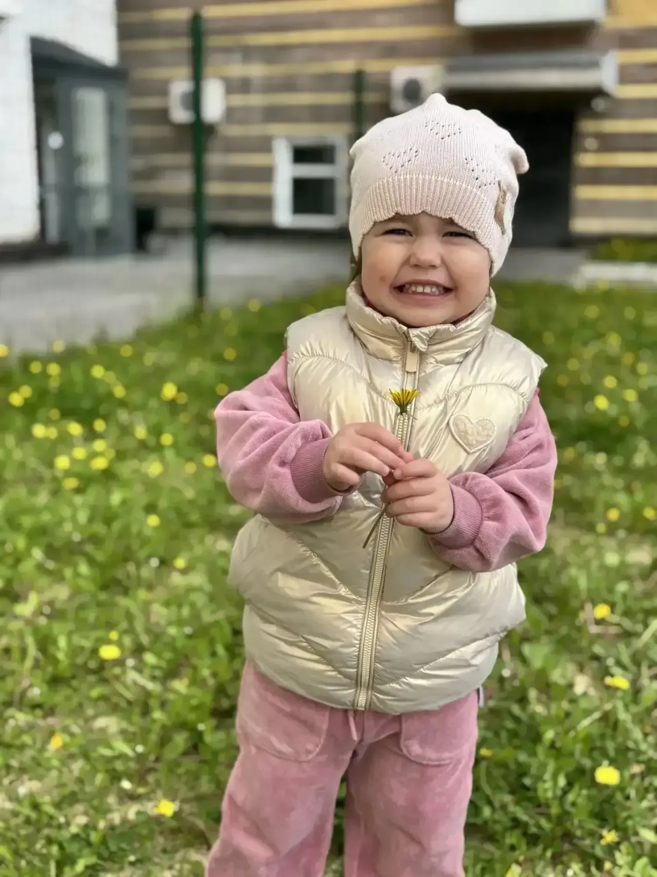 Прогулки с детьми в частном детском саду
